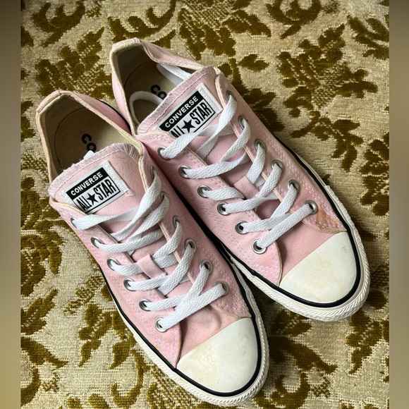 Light Pink Converse low tops - Picture 5 of 5